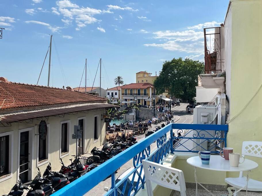 شقة Nafpaktian Port House نافبكْتوس المظهر الخارجي الصورة
